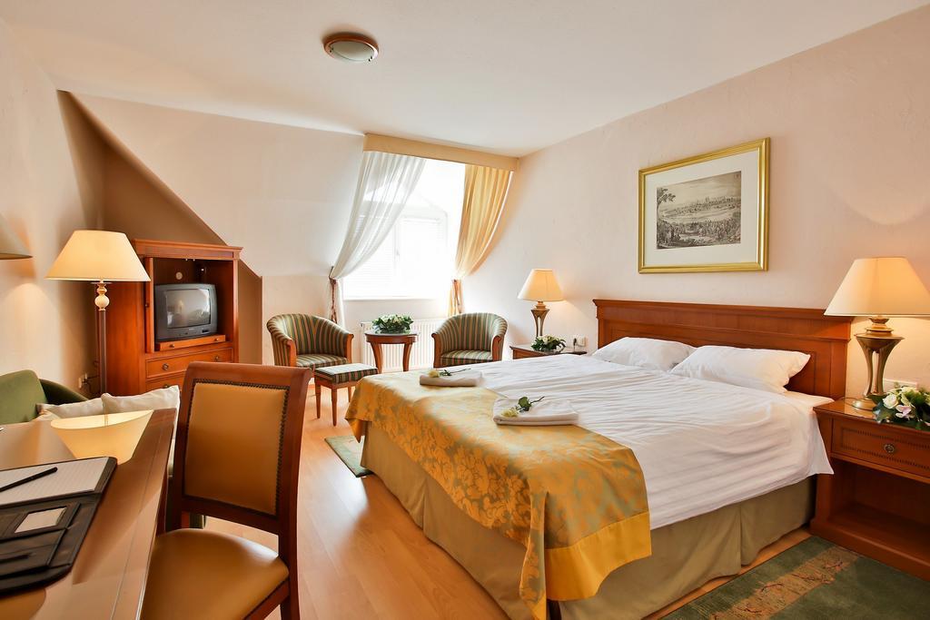 Hotel Rittinger Bonyhád Rom bilde