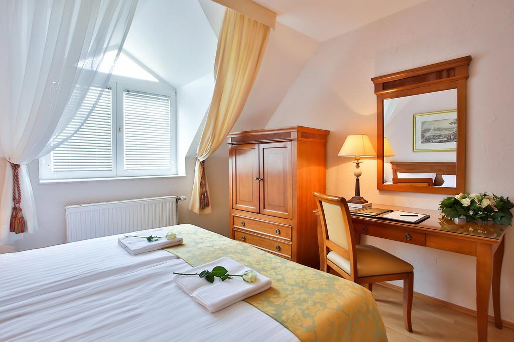 Hotel Rittinger Bonyhád Eksteriør bilde