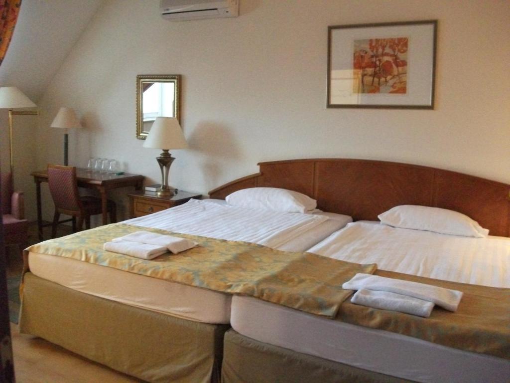 Hotel Rittinger Bonyhád Eksteriør bilde